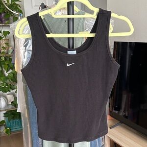 Nike Ribbed Sports Tank. Size Large. Black.